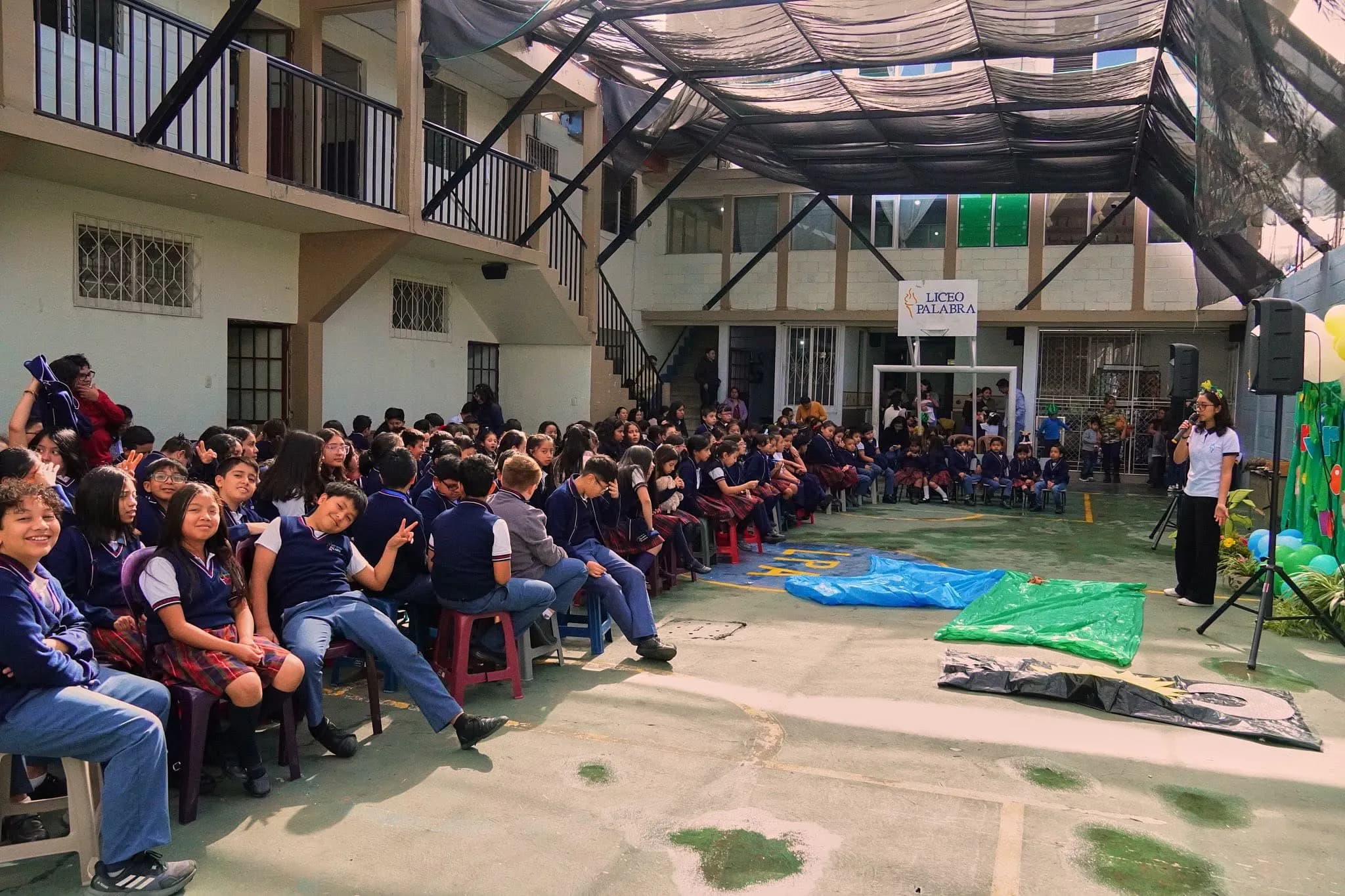 Comunidad estudiantil del Liceo Palabra en Acción